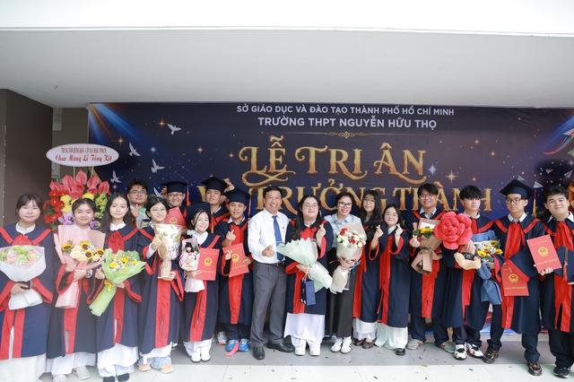 Thầy hiệu trưởng nhắn thí sinh 'phía trước là bầu  trời' trước ngày thi tốt nghiệp THPT - Ảnh 6.