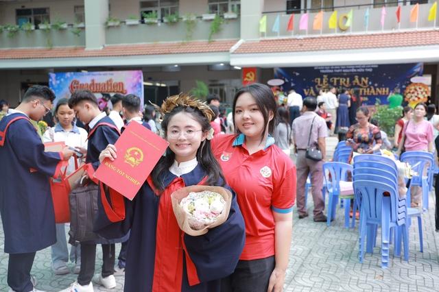 Thầy hiệu trưởng nhắn thí sinh 'phía trước là bầu  trời' trước ngày thi tốt nghiệp THPT - Ảnh 7.