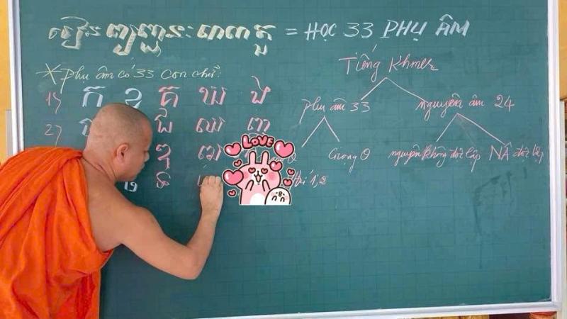 Ngôi chùa ở TP.HCM giữ tiếng mẹ đẻ cho trẻ em Khmer giữa vùng công nghiệp - Ảnh 3.