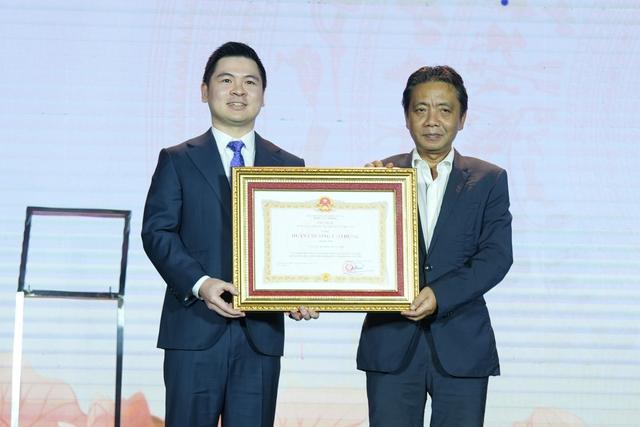 CLB Hà Nội kỷ niệm 20 năm thành lập, đón nhận Huân chương Lao động hạng nhì- Ảnh 1. CLB Hà Nội kỷ niệm 20 năm thành lập, đón nhận Huân chương Lao động hạng nhì- Ảnh 1.