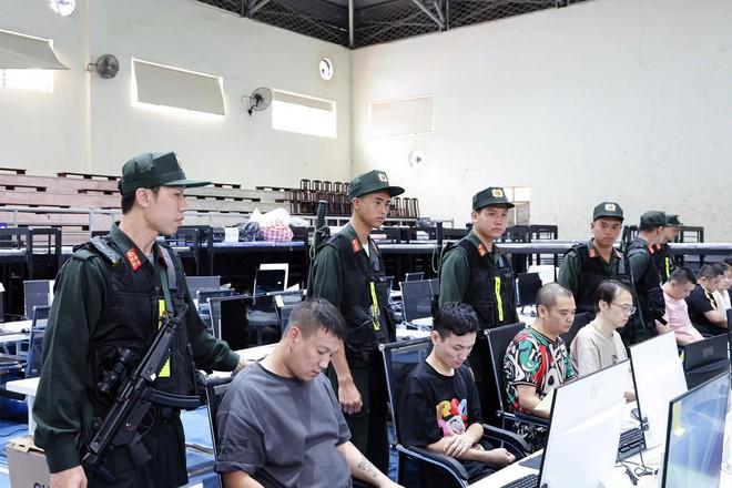 Cận cảnh 'đại bản doanh' của nhóm lừa đảo 'chuồn' từ Campuchia sang Việt Nam - Ảnh 3.