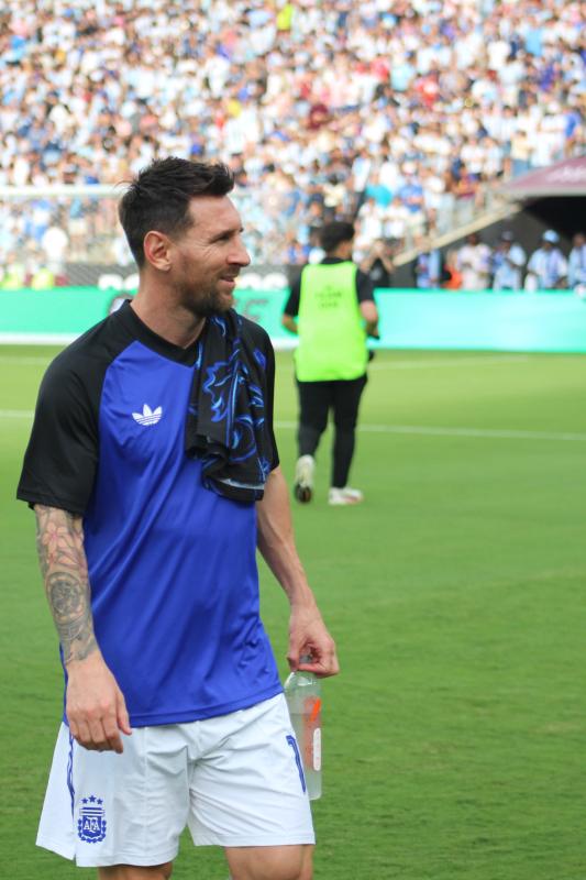 Người Việt ngắm thủ lĩnh nhà đương kim vô địch World Cup Lionel Messi  - Ảnh 6.