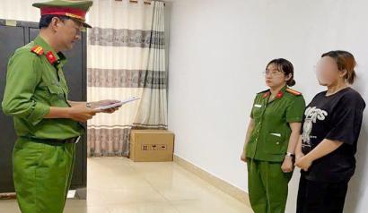 Khởi tố, bắt tạm giam người mẹ đánh con ruột dẫn đến tử vong - Ảnh 1.