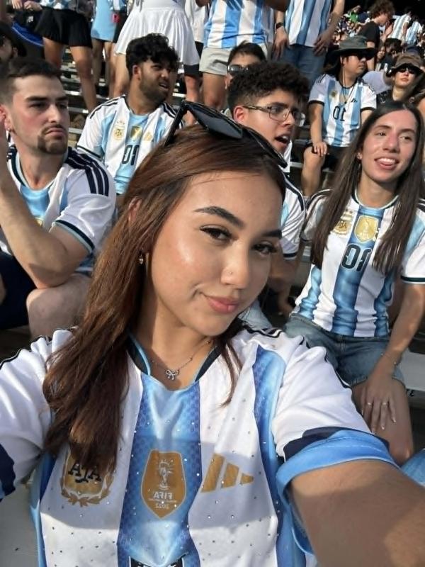 Người Việt ngắm thủ lĩnh nhà đương kim vô địch World Cup Lionel Messi  - Ảnh 1.