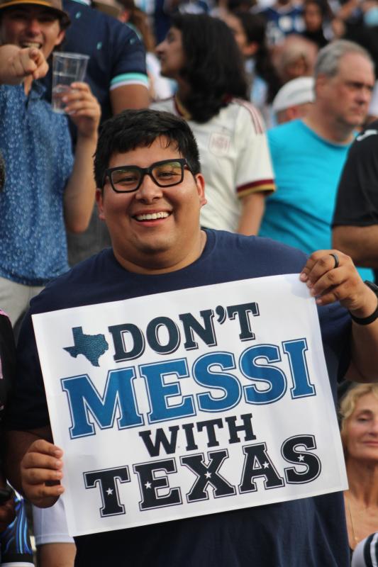 Người Việt ngắm thủ lĩnh nhà đương kim vô địch World Cup Lionel Messi  - Ảnh 2.