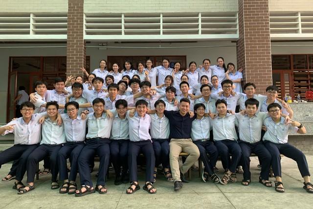 Từng dạy học trò điểm 10 toán thi tốt nghiệp THPT, thầy giáo mách nước làm bài - Ảnh 1.