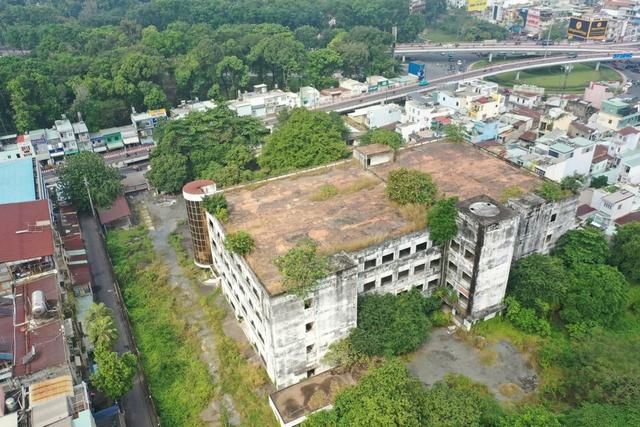 TP.HCM siết quản lý nhà đất công, xử lý dứt điểm tài sản bỏ hoang - Ảnh 1.