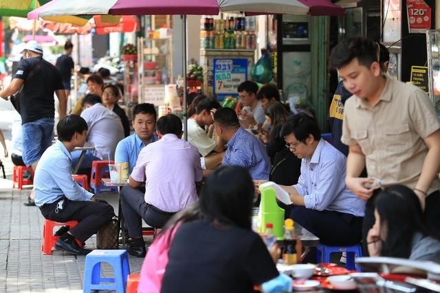 Suất ăn văn phòng 50.000 - 80.000 đồng/ngày, sao quy định tiền ăn trưa 1,2 triệu/tháng? - Ảnh 1.