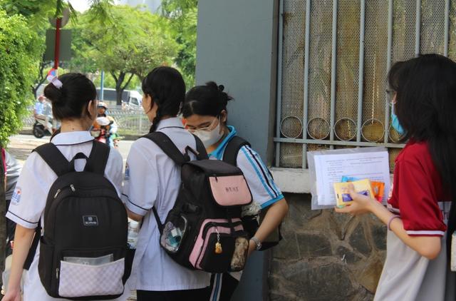 'Những chiếc lá' của Nguyễn Đình Thi bất ngờ với thí sinh thi tốt nghiệp THPT 2026 - Ảnh 1.
