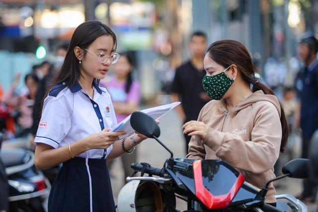 Trường Phổ thông Năng khiếu công bố đáp án các môn thi lớp 10 - Ảnh 1.