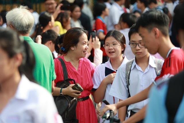 Thi lớp 10 TP.HCM: Vẫn có thí sinh sử dụng tài liệu - Ảnh 2.