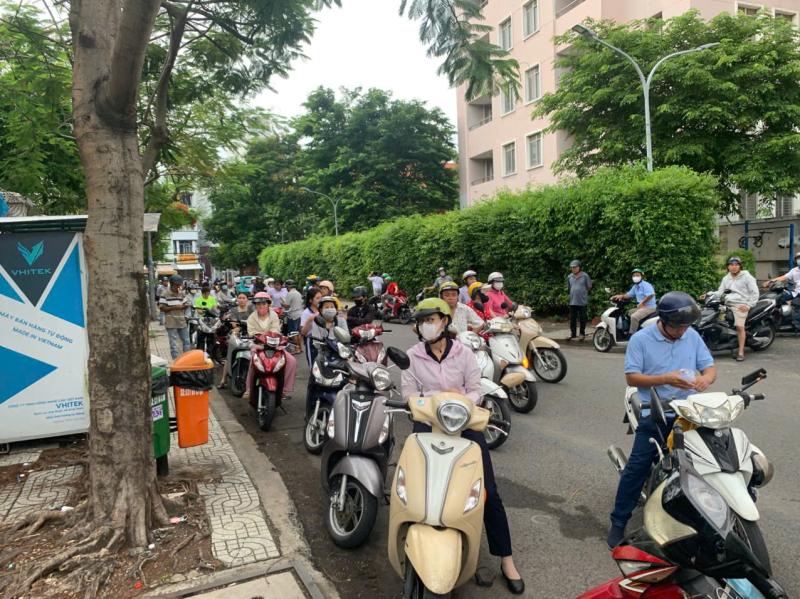 Kỳ thi lớp 10, nhà cách trường 10 phút vẫn đưa con đi từ 5 giờ sáng - Ảnh 6.