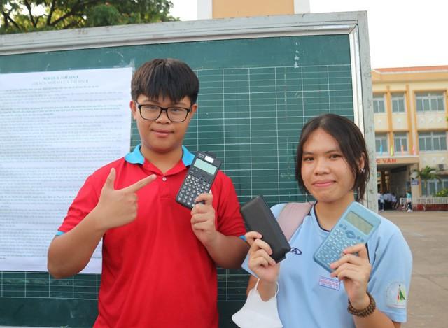 Không phải thí sinh nhưng vẫn dậy từ 5 giờ sáng đến điểm thi tốt nghiệp THPT - Ảnh 2.