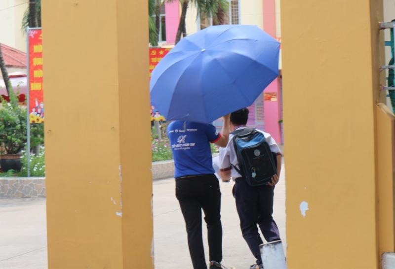 Quên giấy tờ, đi lộn điểm thi: Những pha 'thót tim' ở kỳ thi tốt nghiệp THPT - Ảnh 2.