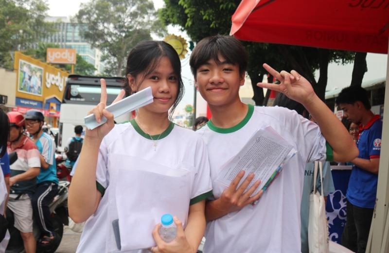 Đề toán tốt nghiệp THPT 2026 dễ, thí sinh ngủ gần 1 tiếng vẫn làm kịp - Ảnh 8. Đề toán tốt nghiệp THPT 2026 dễ, thí sinh ngủ gần 1 tiếng vẫn làm kịp - Ảnh 8.