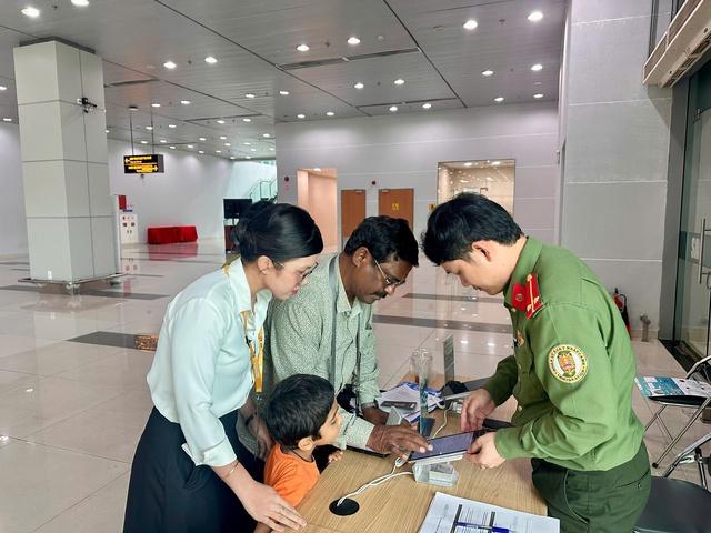 Gần 2.000 khách nước ngoài trải nghiệm nhập cảnh thông minh ở Sân bay Phú Quốc - Ảnh 4.