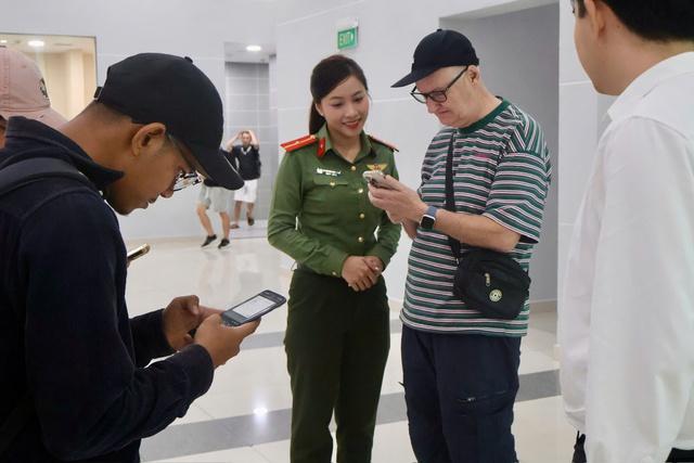 Gần 2.000 khách nước ngoài trải nghiệm nhập cảnh thông minh ở Sân bay Phú Quốc - Ảnh 1.