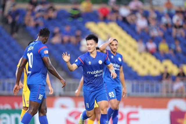 PVF-CAND bất ngờ đánh bại SLNA, đấu play-off giành vé trụ lại V-League- Ảnh 2.