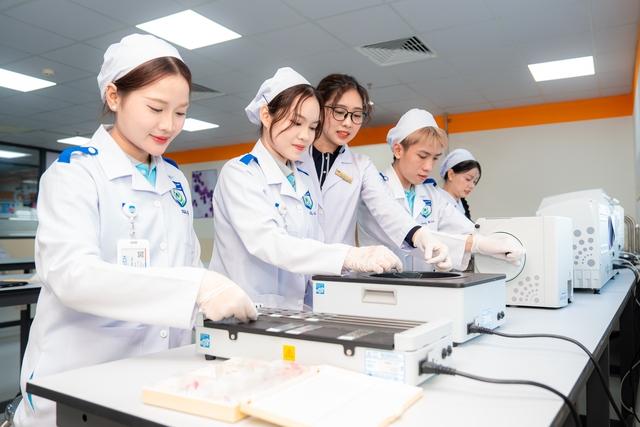 Một trường ĐH thành lập Trường Y và khoa học sức khỏe - Ảnh 1.