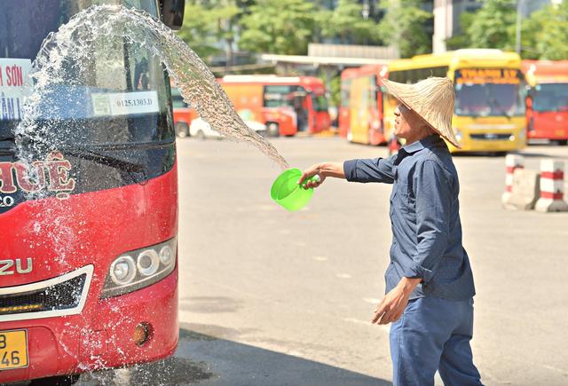 Nắng nóng gia tăng, hôm nay có 2 địa phương nhiệt độ vượt 40 độ C- Ảnh 2.