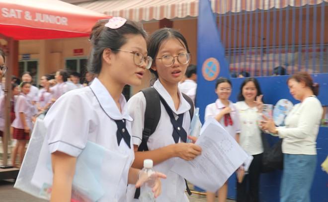 Đề toán tốt nghiệp THPT 2026 dễ, thí sinh ngủ gần 1 tiếng vẫn làm kịp - Ảnh 2.