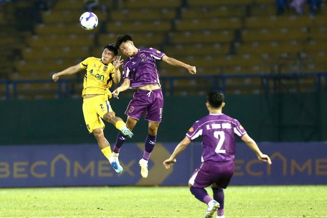 Cuộc đua trụ hạng nghẹt thở vòng 26 V-League: Xót xa những cựu vương sa cơ!- Ảnh 2.