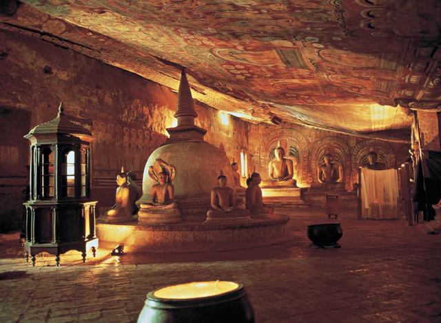 Đến Sri Lanka chiêm bái xá lợi răng Phật, ngắm cây bồ đề hơn 2.300 năm tuổi - Ảnh 3.