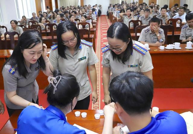 Hơn 1.000 cán bộ Thi hành án dân sự TP.HCM đồng loạt test ma túy - Ảnh 1.