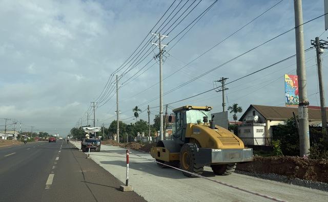 Nâng cấp, mở rộng quốc lộ 14: Gỡ vướng ranh mốc, đường điện sắp được di dời - Ảnh 1.