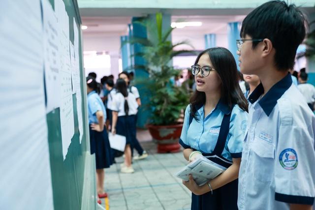 151.269 thí sinh TP.HCM bắt đầu thi lớp 10: Giám đốc Sở GD-ĐT nói về đề thi - Ảnh 3.