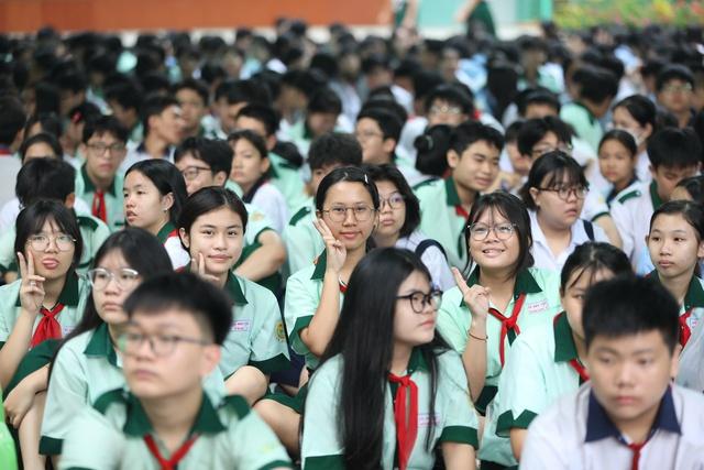 Phần nào trong đề toán thi lớp 10 khiến thí sinh TP.HCM, Bình Dương cũ lo sợ? - Ảnh 2.