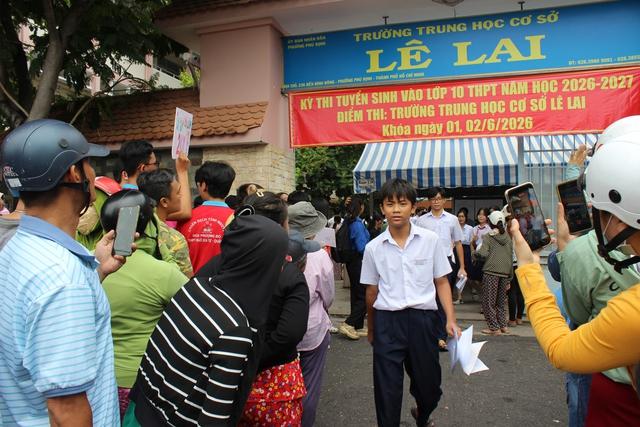 Khen đề văn lớp 10, thí sinh TP.HCM nói 'Sở GD-ĐT tặng quà 1.6 quá đã' - Ảnh 5.
