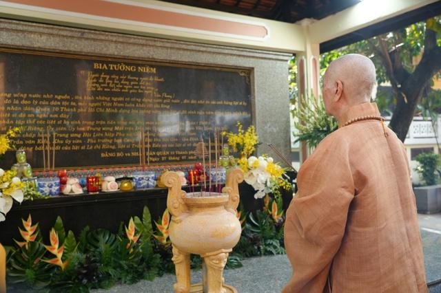 Phật giáo TP.HCM tổ chức lễ tưởng niệm liệt sĩ tại công viên Lê Thị Riêng - Ảnh 1.