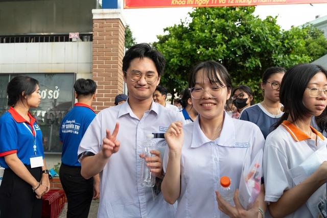 Thí sinh bất ngờ vì đề toán THPT 'dễ hơn nhiều', 'chỉ bằng 6-7 phần' năm 2025 - Ảnh 1.