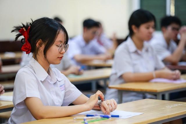 Thi lớp 10 TP.HCM: Môn toán có 7 câu, giảm độ vận dụng,có dễ hơn năm trước?- Ảnh 1.