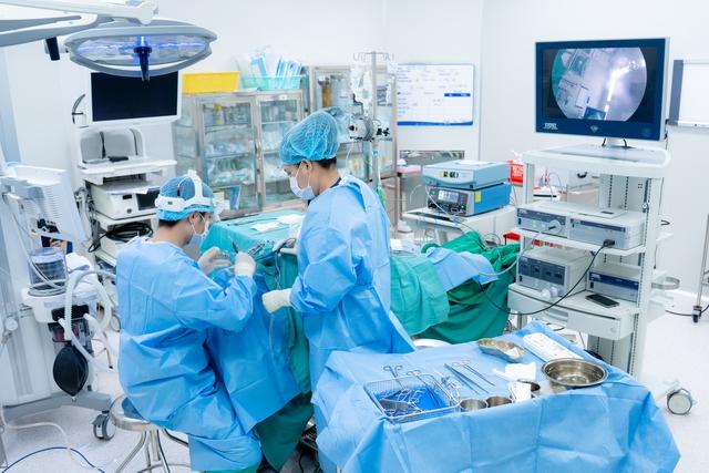 Cuộc giải cứu nghẹt thở người đàn ông ngoại quốc lúc nửa đêm - Ảnh 2.