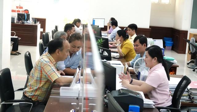 Một phường ở TP.HCM giúp dân cắt giảm 12.000 lượt giấy tờ - Ảnh 2.