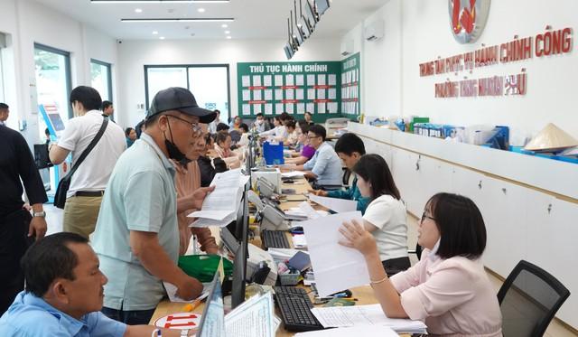 TP.HCM điều động lãnh đạo cấp phó vượt khung các sở và phường, xã - Ảnh 1.