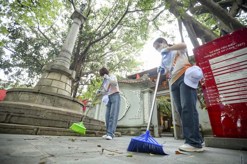 Chung tay làm sạch cảnh quan di sản nhân Ngày Môi trường thế giới - Ảnh 13.