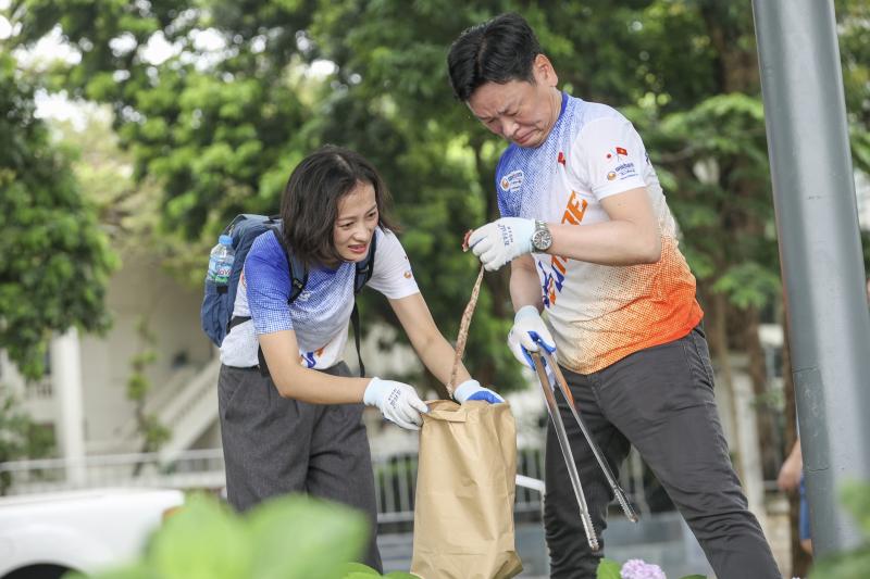 Chung tay làm sạch cảnh quan di sản nhân Ngày Môi trường thế giới - Ảnh 4.