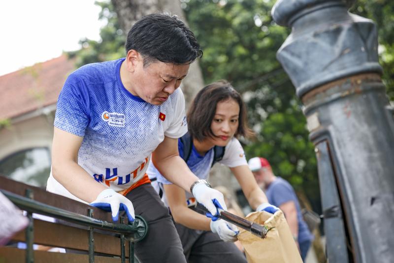 Chung tay làm sạch cảnh quan di sản nhân Ngày Môi trường thế giới - Ảnh 6.