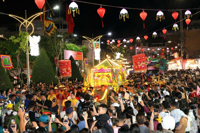 Dòng người bất tận đổ về “xứ sở thần tiên” - An Giang dự hội vía Bà - Ảnh 7.
