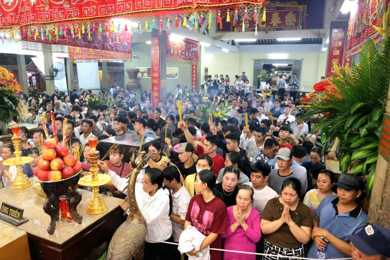 Dòng người bất tận đổ về “xứ sở thần tiên” - An Giang dự hội vía Bà - Ảnh 12.