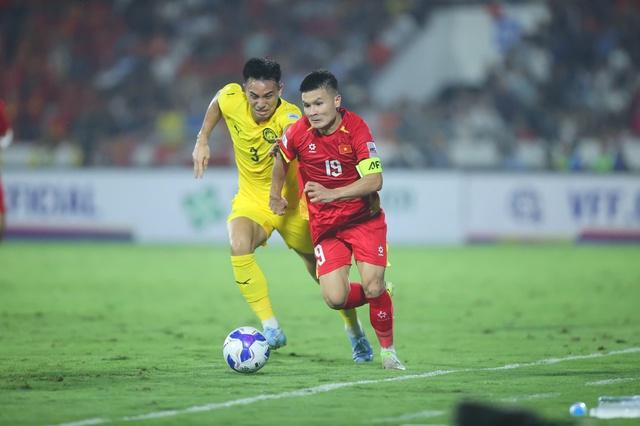 HLV Kim Sang-sik phải chứng tỏ bản lĩnh cầm quân ở Asian Cup - Ảnh 2.