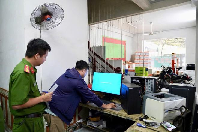 Khởi tố vụ xài 'Windows lậu': Công an khám xét khẩn cấp 5 địa điểm- Ảnh 3.