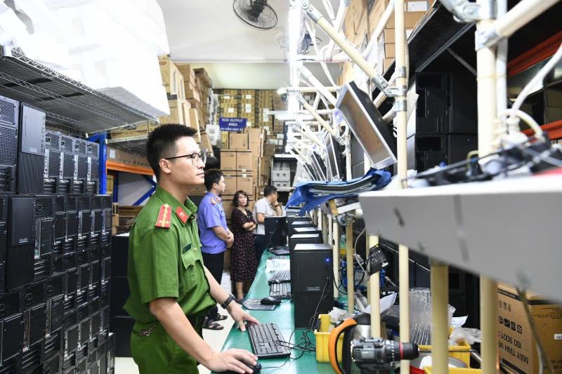 Khởi tố vụ xài 'Windows lậu': Công an khám xét khẩn cấp 5 địa điểm- Ảnh 8.