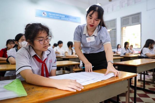 Điểm thi lớp 10 TP.HCM: Môn văn phân loại rõ rệt - Ảnh 2.