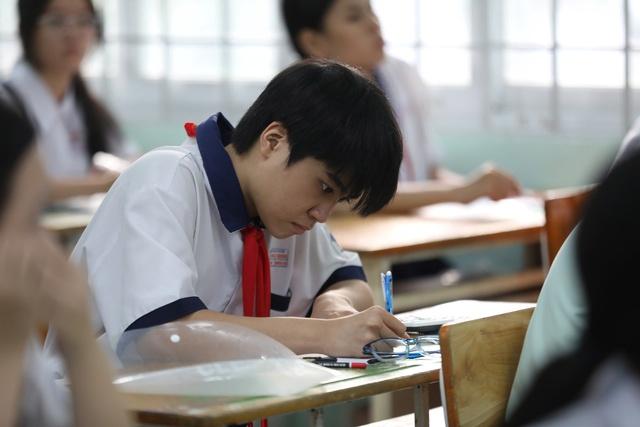 Thi lớp 10 TP.HCM: Đề thi chính thức môn toán - Ảnh 1.