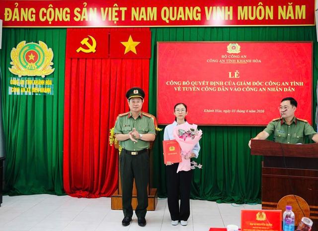 Tạm tuyển vợ thiếu tá công an hy sinh khi truy đuổi 'cát tặc' tại Khánh Hòa - Ảnh 1.