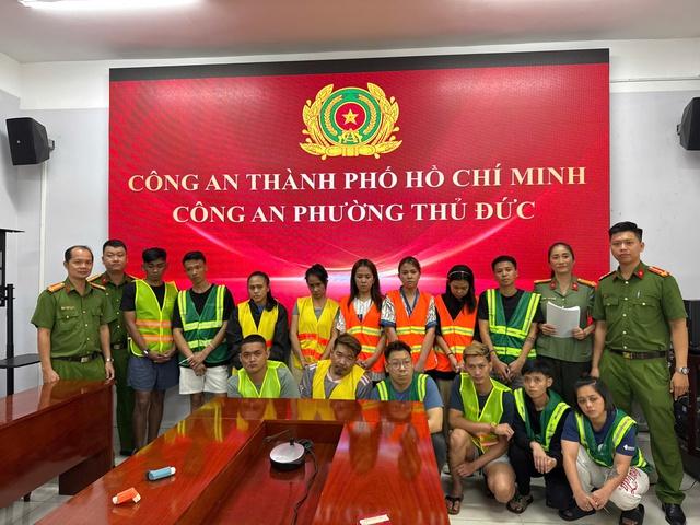Hàng chục người nước ngoài dương tính ma túy, điều hành đường dây lừa đảo ở TP.HCM - Ảnh 1.